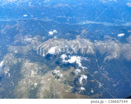 パリー台北の機内より眺めるオーストリア・インスブルック周辺の景観 136687544