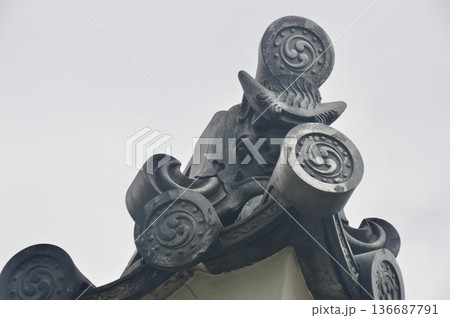 「三つ巴紋」の装飾瓦（高知県高知市） 136687791