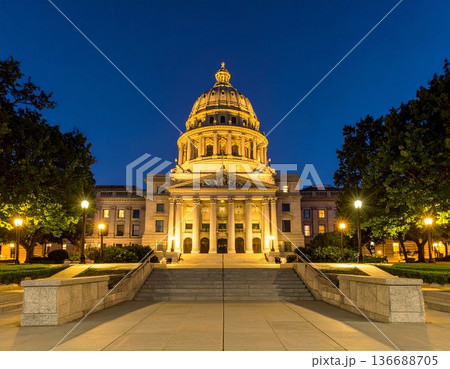 ライトアップされた、国会議事堂 イラスト ライトアップされた、国会議事堂 イラスト 136688705