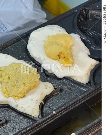 Bungeoppang, bungeo-ppang (Korean Fish Shaped Pastry), popular snack, cookies, sweet in winter streets of Korea. Bungeoppang Korean traditional national food, dish, cuisine. Japanese taiyaki Bungeoppang, bungeo-ppang (Korean Fish Shaped Pastry), popular snack, cookies, sweet in winter streets of Korea. Bungeoppang Korean traditional national food, dish, cuisine. Japanese taiyaki 136688995
