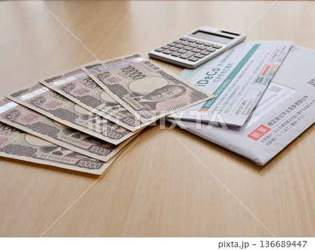 iDeCoの通知と1万円札 136689447