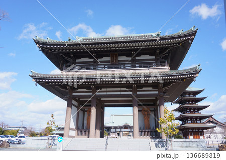 覚王山日泰寺　山門と五重塔2 136689819