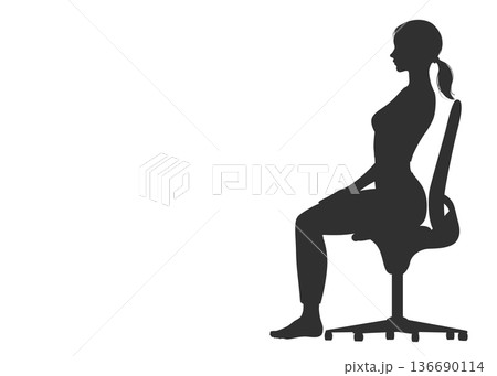反り腰 骨盤前傾 仙骨座りの悪い姿勢で椅子に座る女性のシルエット 全身横向き 横顔 136690114