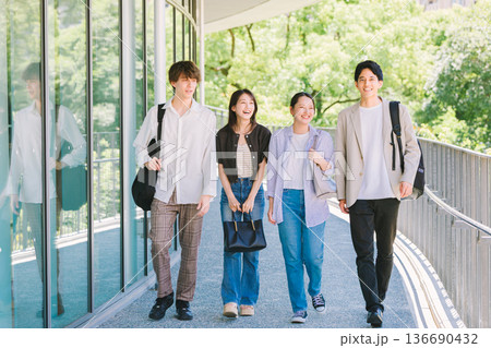 大学生 留学生 キャンパスライフ 大学生 留学生 キャンパスライフ 136690432