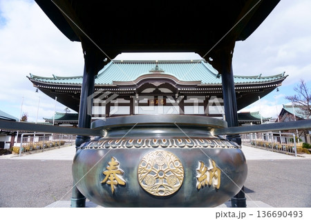 覚王山日泰寺　本堂前の常香炉1 136690493