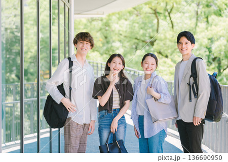 大学生 留学生 キャンパスライフ 大学生 留学生 キャンパスライフ 136690950
