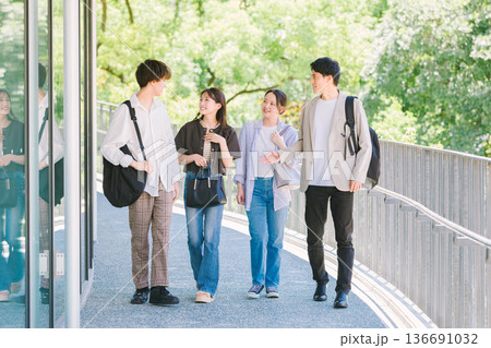 大学生 留学生 キャンパスライフ 大学生 留学生 キャンパスライフ 136691032