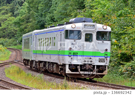 函館本線 銀山 JR北海道 キハ40-823(苗穂) 函館本線 銀山 JR北海道 キハ40-823(苗穂) 136692342