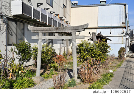 越谷散歩:久伊豆通り沿いの小さな稲荷神社 越谷市越ケ谷 越谷散歩:久伊豆通り沿いの小さな稲荷神社 越谷市越ケ谷 136692617
