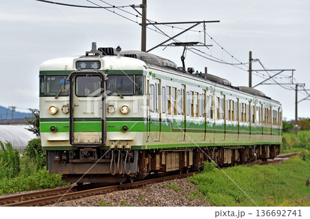 越後線 岩室-北吉田 JR東日本 115系 N35編成(新潟) 越後線 岩室-北吉田 JR東日本 115系 N35編成(新潟) 136692741