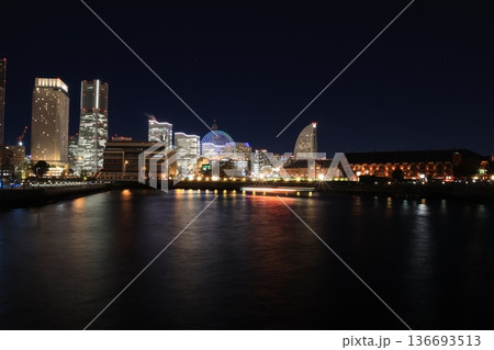 象の鼻公園から望むみなとみらい クリスマスの夜景 136693513