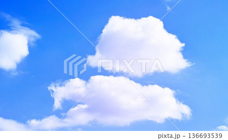 青空と雲イメージ 136693539