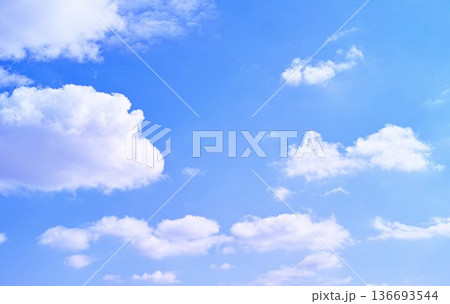 青空と雲イメージ 136693544