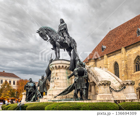 Matthias Corvinus Statue and Union Square Architecture in Cluj-Napoca Matthias Corvinus Statue and Union Square Architecture in Cluj-Napoca 136694309