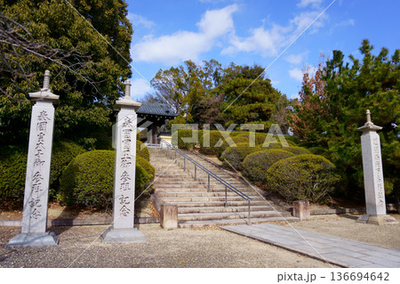 覚王山日泰寺　通天門前の記念碑 136694642