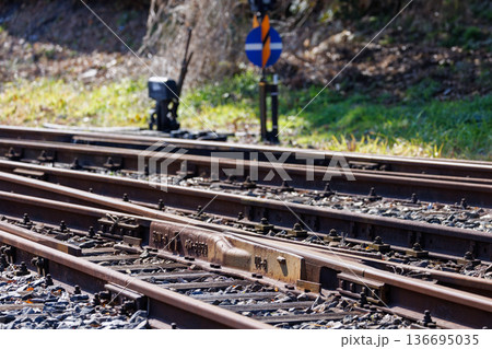 鉄道線路の分岐器にあるクロッシング（轍差）と50Nレールの刻印 136695035