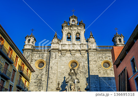 Santa Maria church in the old town of Tolosa near Oria river, Basque Country, Spain. 136695318