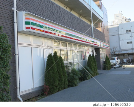 コンビニ 136695520