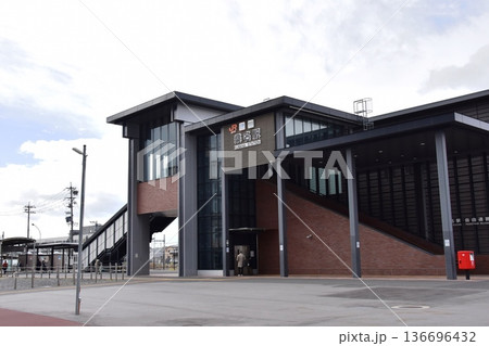 三重県 JR桑名駅と駅前風景 三重県 JR桑名駅と駅前風景 136696432