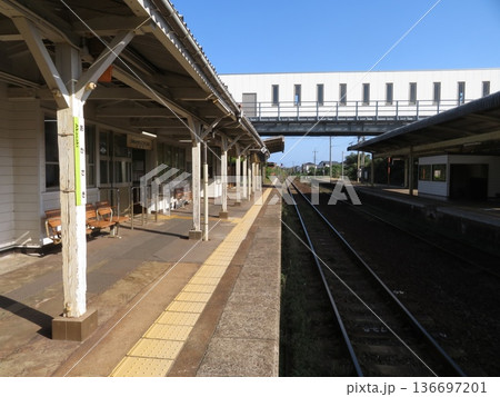 鉄路のある風景　赤碕駅　西日本旅客鉄道　 136697201