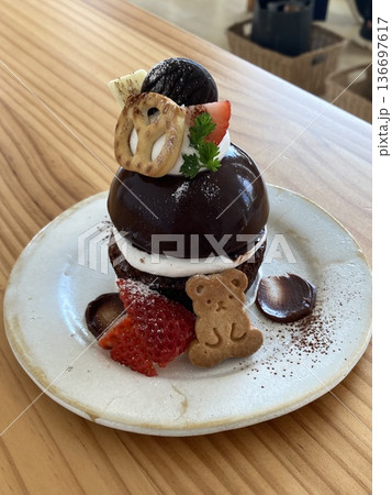 チョコムースのバレンタイン限定タルト チョコムースのバレンタイン限定タルト 136697617
