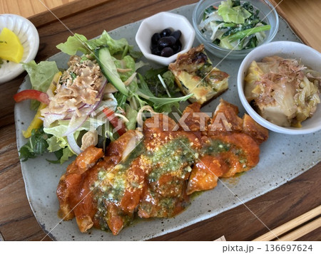 トマトバジルチキン 136697624