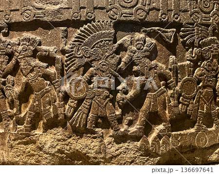 メキシコ国立人類学博物館　アステカ勝利のレリーフ 136697641