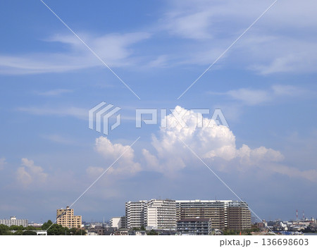 下からわき上がる積雲 136698603