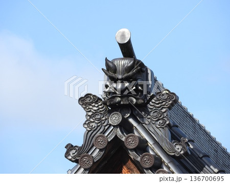 鬼瓦と鳥衾（とりぶすま） 136700695