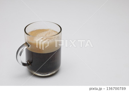 クレマたっぷりのコーヒー(左) クレマたっぷりのコーヒー(左) 136700789
