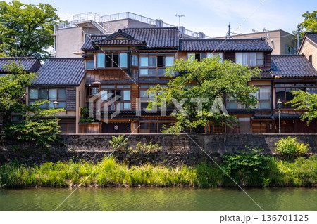 Old Kazue-machi district and Asano River in Kanazawa, Japan 136701125