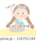 イースターエッグに絵を描く女の子 136701184