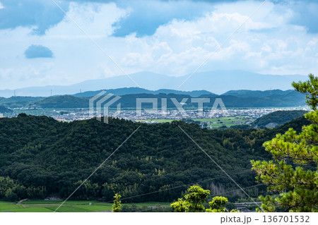夏の新庄山から見た瀬戸内市方面2 岡山県岡山市東区 夏の新庄山から見た瀬戸内市方面2 岡山県岡山市東区 136701532