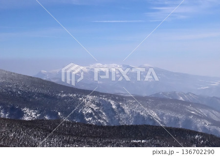 西大巓(西吾妻山)から見た冬の安達太良山の眺め 136702290