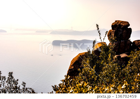 王子が岳から望む瀬戸内海のシルエット 136702459