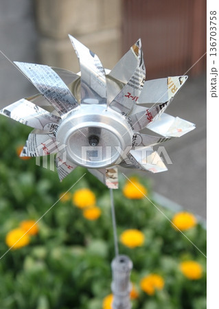 玄関にアルミ製空き缶リサイクル手作り風車 玄関にアルミ製空き缶リサイクル手作り風車 136703758