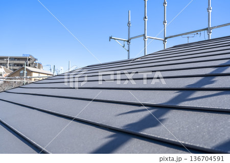 戸建て家屋の屋根修理工事　屋根　張り替え後 136704591