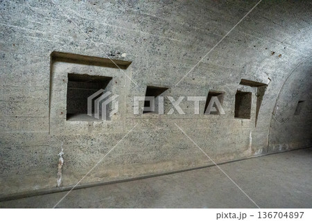 特攻碑公園の戦闘指揮所地下壕の風景（出水市） 136704897