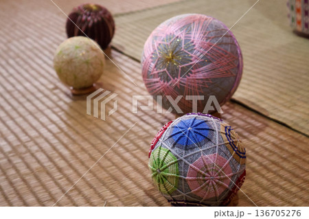畳の上の鞠 136705276