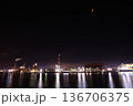 コンビナート　輝く海と夜景　sdgs 136706375