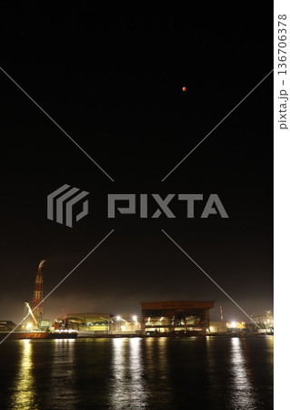 コンビナート 輝く海と夜景 sdgs コンビナート 輝く海と夜景 sdgs 136706378