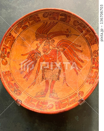 メキシコ国立人類学博物館　マヤの皿 136706703