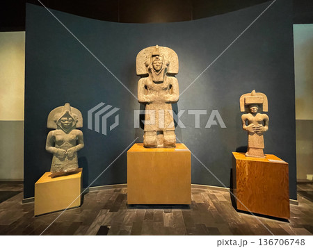 メキシコ国立人類学博物館の展示物 メキシコ国立人類学博物館の展示物 136706748