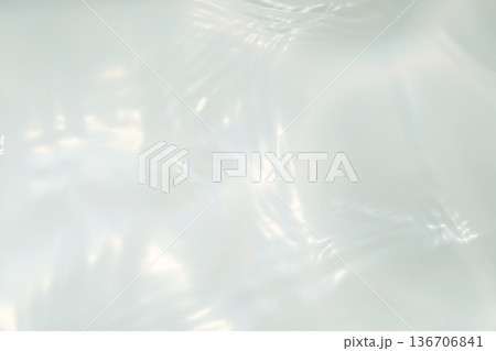 水・水面・波紋・キラキラ・テクスチャ・背景 136706841