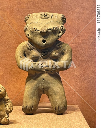メキシコ国立人類学博物館の展示物 メキシコ国立人類学博物館の展示物 136706851