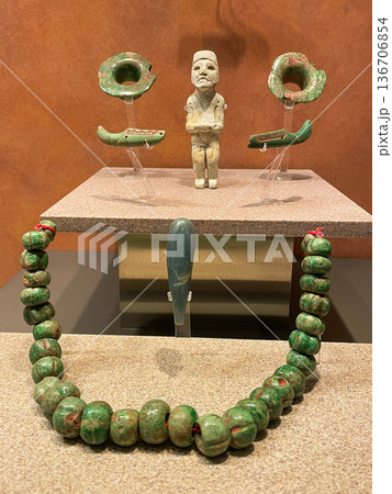 メキシコ国立人類学博物館の展示物 136706854