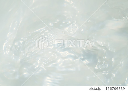 水・水面・波紋・キラキラ・テクスチャ・背景 水・水面・波紋・キラキラ・テクスチャ・背景 136706889