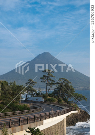 開聞岳展望所から見た開聞岳 開聞岳展望所から見た開聞岳 136706932