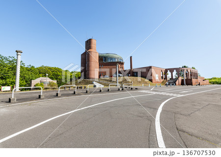 北海道釧路市　夏の北海道　釧路湿原について学べる施設　釧路湿原展望台 136707530