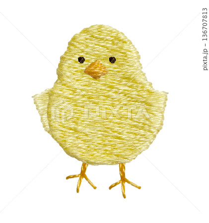 【羽根を広げてるひよこ】手刺繍イラスト素材 136707813